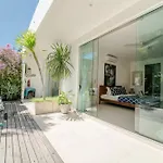 Villa Saffira, Seminyak - Pool, Garden, Rooftop - Walk To Beach And Cafes!