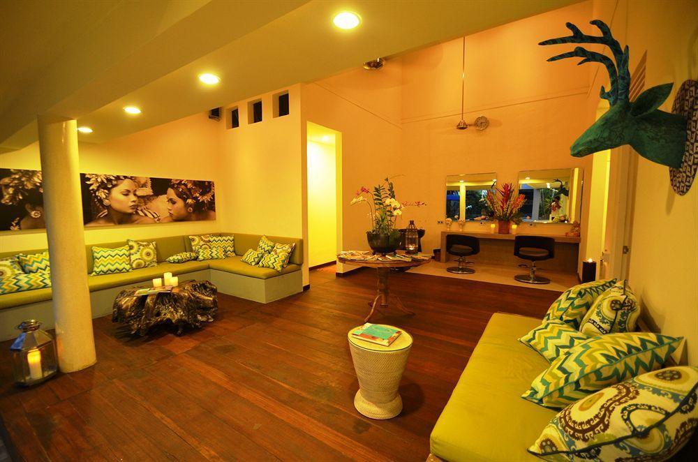 Villa Saffira, - Pool, Garden, Rooftop - Walk To And Cafes! *