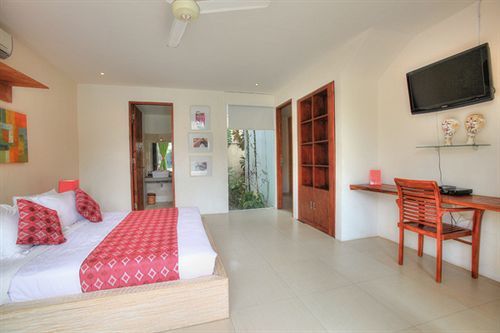 Villa Saffira, - Pool, Garden, Rooftop - Walk To And Cafes!